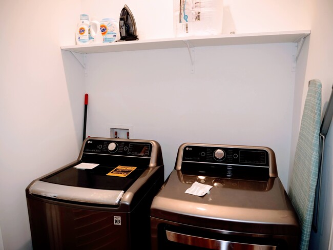 In Unit Washer / Dryer - 1094 53rd St