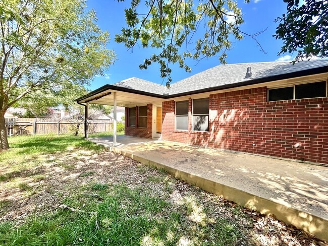 Building Photo - Charming 3/BR 2/BA Home with Covered Deck ...