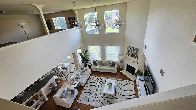 Building Photo - 702 Old Ravine Ct