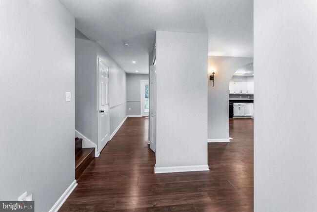 Building Photo - 5285 Stowe Ln