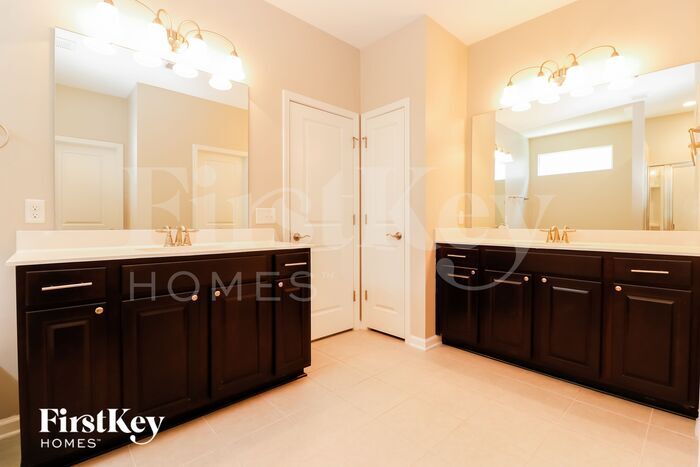 Building Photo - 220 Foxbank Plantation Blvd