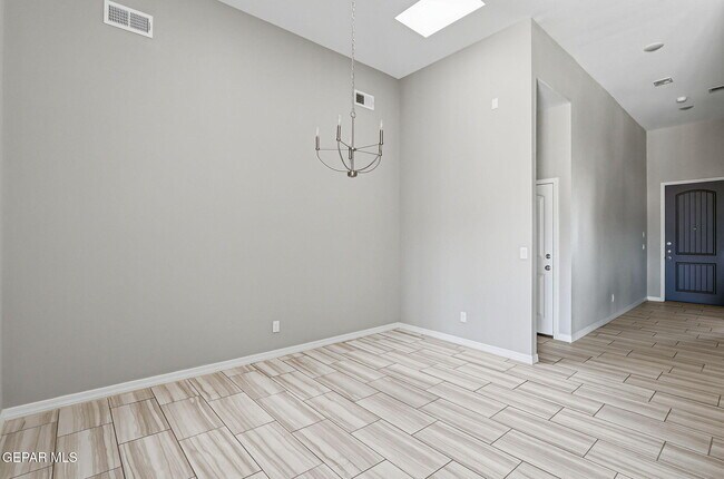 Building Photo - 908 Ada Ln