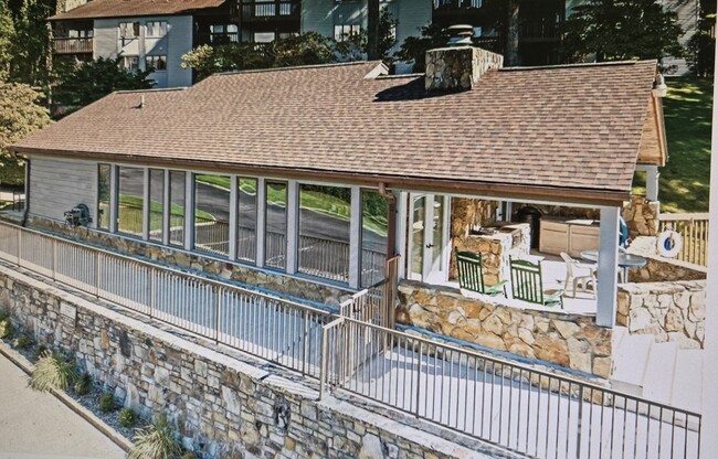 Building Photo - 87 Willow Rd