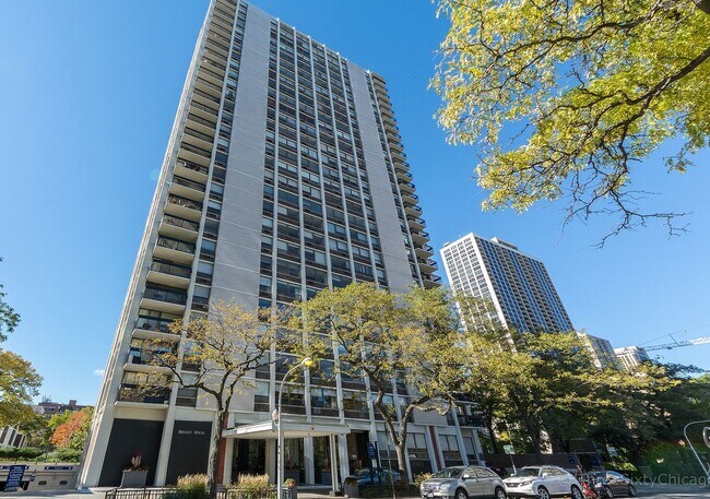 Primary Photo - 1455 N Sandburg Terrace
