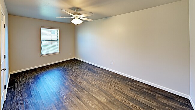 Building Photo - 2 Bedroom, 2 Bathroom, 1 Car Garage Duplex...
