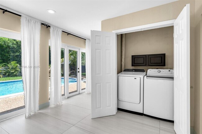 Building Photo - 1540 SE 23rd Ave