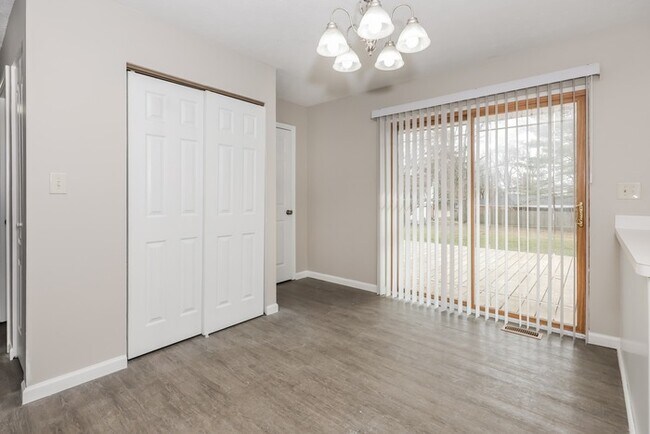 Building Photo - Charming 3-Bedroom Springboro Home with Attached Garage