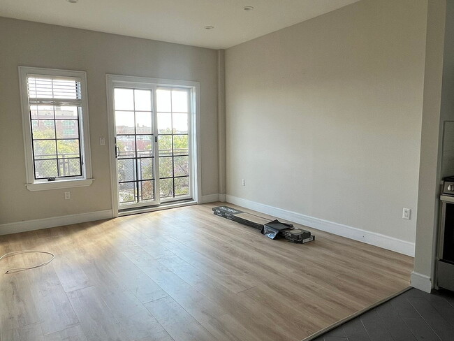 Building Photo - 1-Bedroom Retreat with Granite Finishes in...