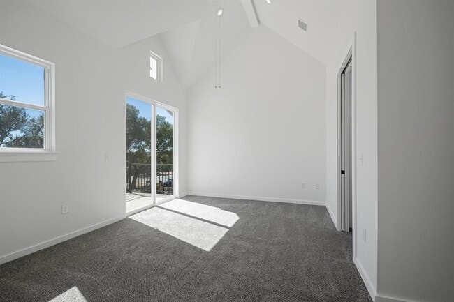 Building Photo - 267 Lourdes Ct