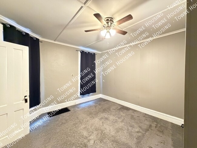 Building Photo - 321 Washburn St