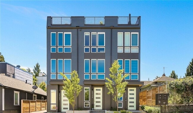 Building Photo - West Seattle Townhouse