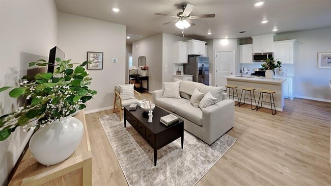 Building Photo - 6801 Labelle Dr