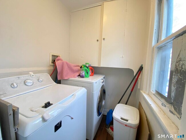 Building Photo - 70 Woodbine St