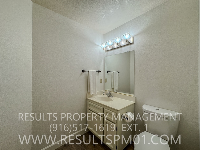 Building Photo - Fantastic Davis!  Two bedroom condo near u...