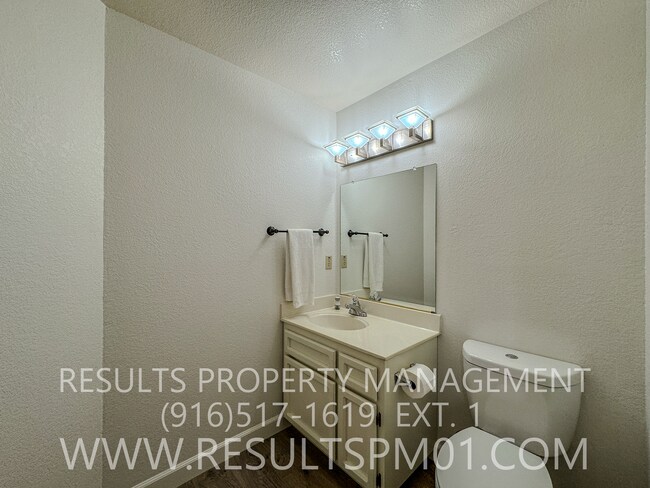 Building Photo - Lovely 2 Bedroom Condo near Davis university