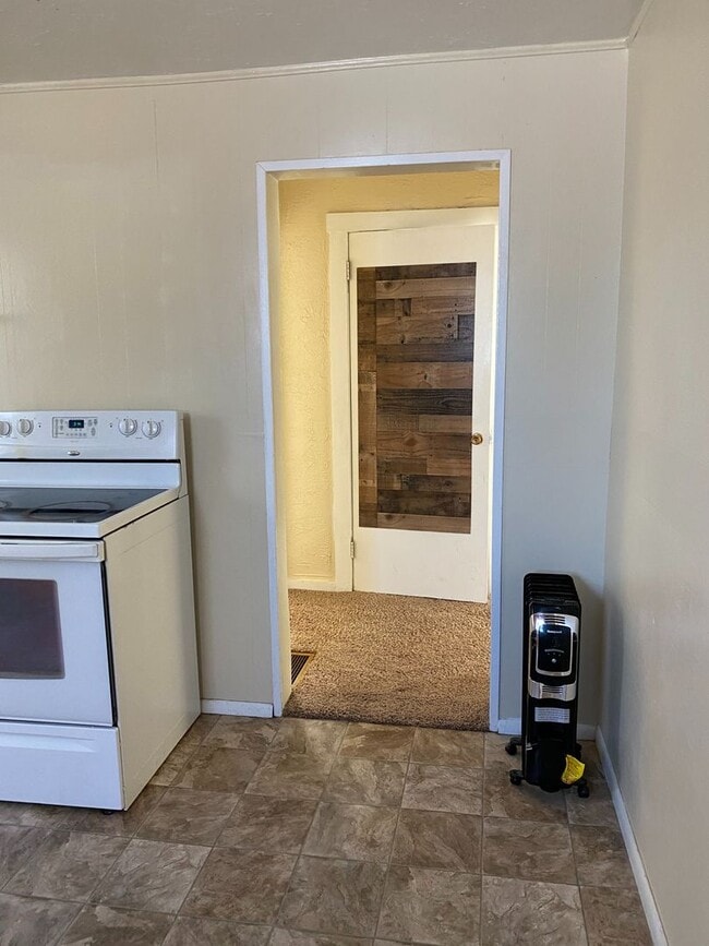 Building Photo - Cozy 2-Bedroom Home with Spacious Yard – C...