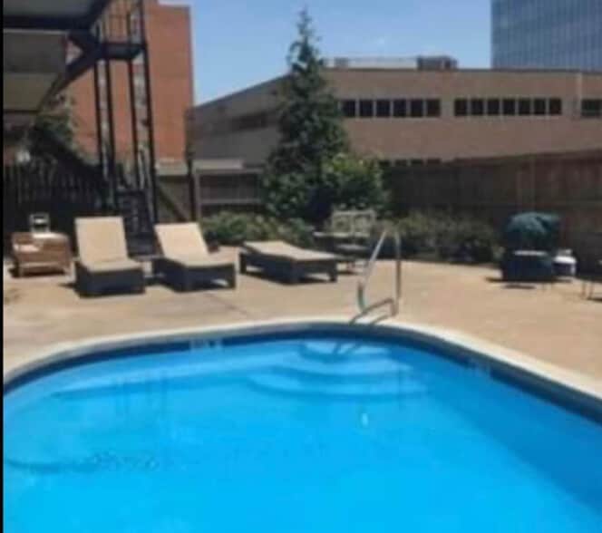 Building Photo - 4732 Belleview Ave