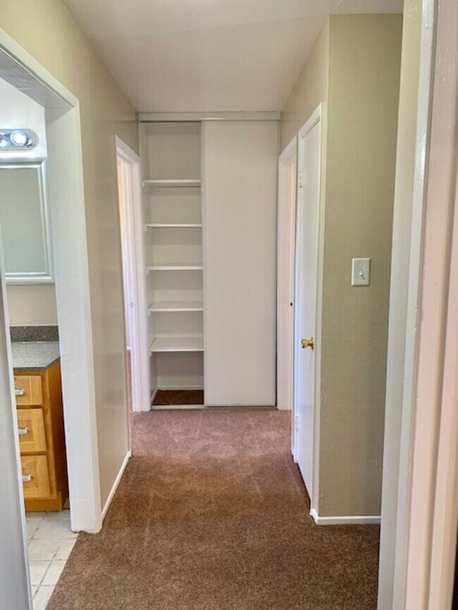 Building Photo - 4 bed 1.5 bath House in Richmond -- AVAILABLE NOW !!
