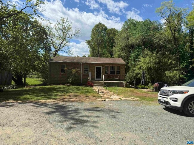 Building Photo - 301 Georgetown Ln