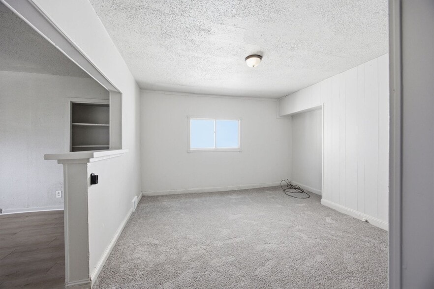 Building Photo - 3032 Merwyn Ave