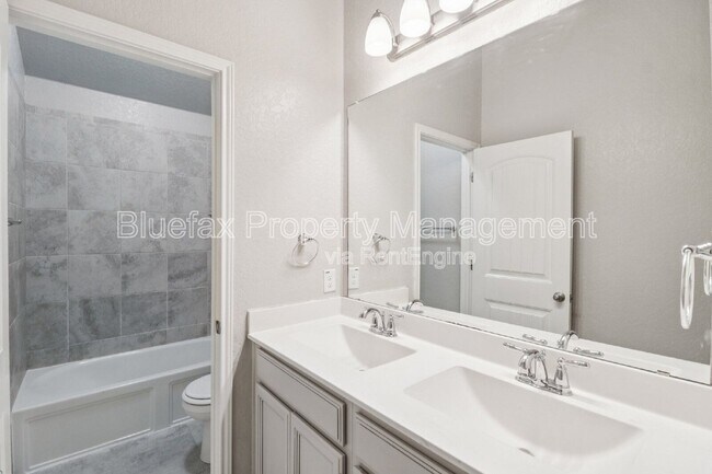 Building Photo - 13840 Tribeca