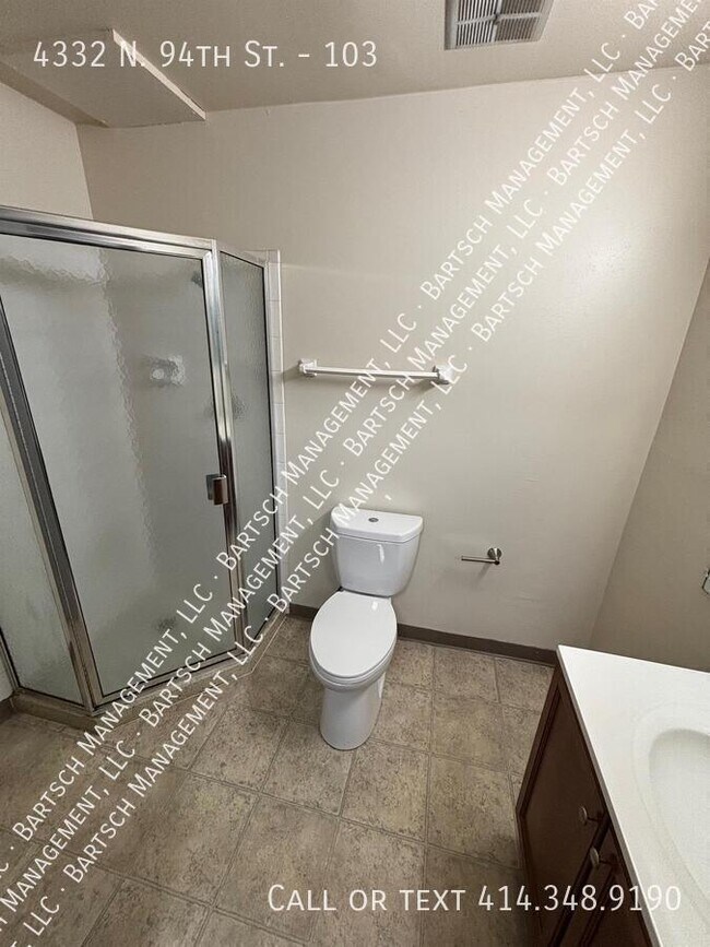 Building Photo - 4332 N 94th St