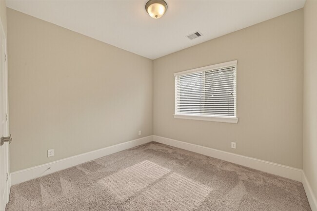 Building Photo - 11905 Wedemeyer Way