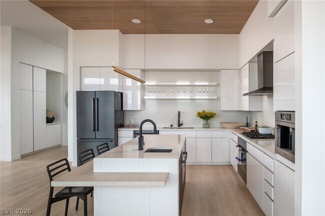 Building Photo - 11055 S Las Vegas Blvd