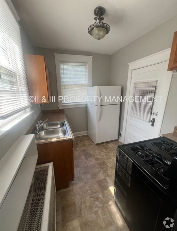 Building Photo - 217 W 37th St