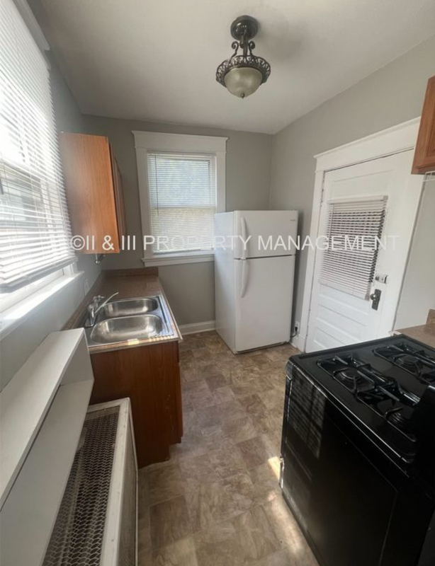 Primary Photo - 217 W 37th St