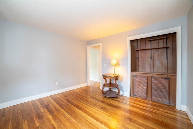 Building Photo - 6 Boston Dr