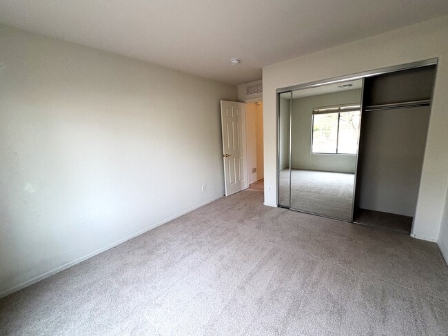 Building Photo - 1870 E Purple Martin Ln