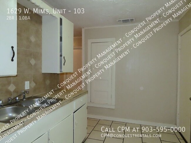 Building Photo - 1629 W Mims St