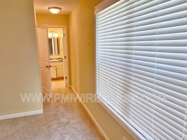 Building Photo - 214 Winterberry Way