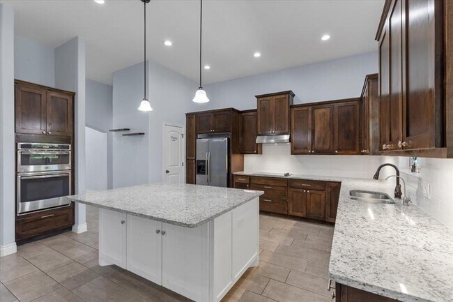 Building Photo - 127 Medlar Dr