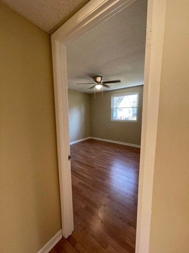 Building Photo - 518 Rhodwin Ave