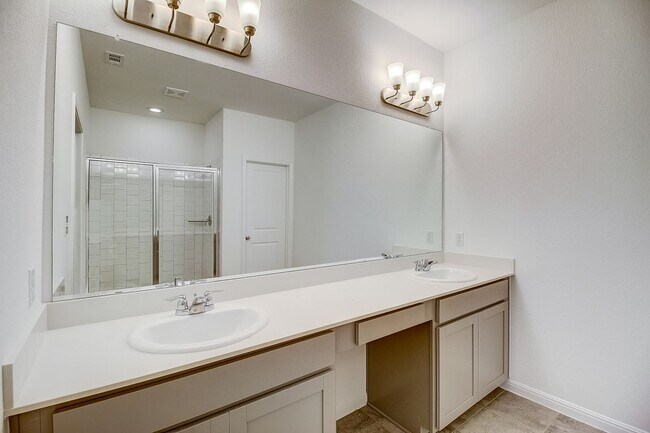 Building Photo - 117 Lacey Oak Lp