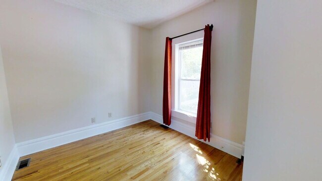 Building Photo - 225 E 11th Ave