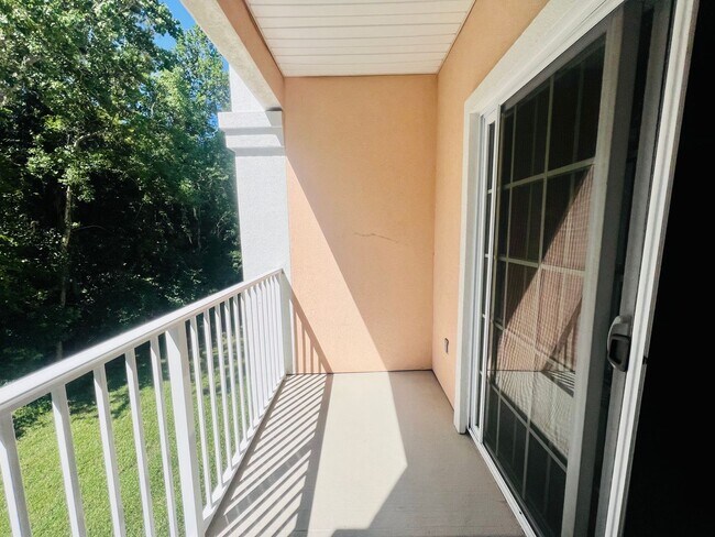 Building Photo - Stylish 3 Bedroom, 2 bath Condo with Woode...