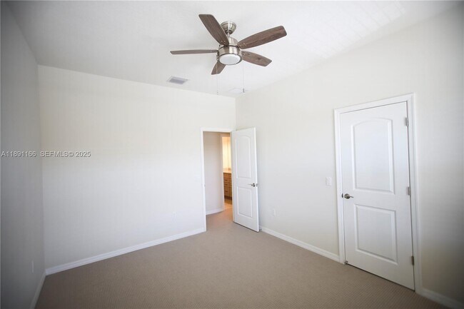 Building Photo - 8293 Cadre Noir Rd