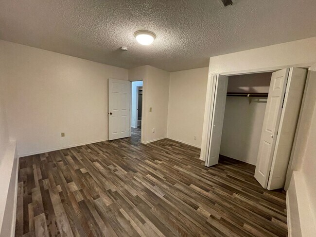 Building Photo - 10800 Lathrop Ln NW