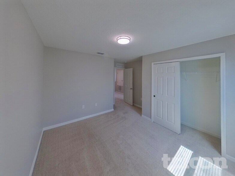 Building Photo - 10710 Southern Forest Dr