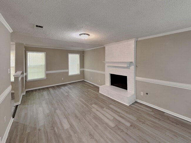 Building Photo - 5913 Sycamore Manor Cove