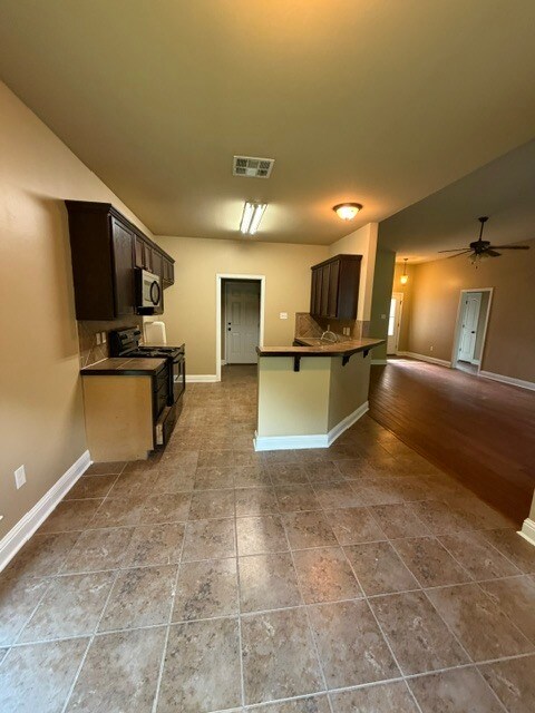 Building Photo - 16842 Glenwood Springs Dr