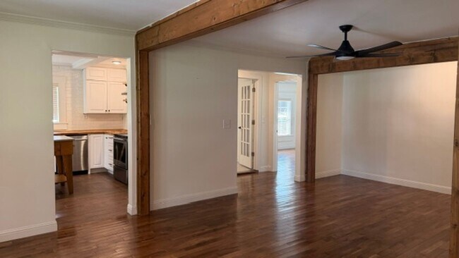 Building Photo - 3 Bedroom House with Carport