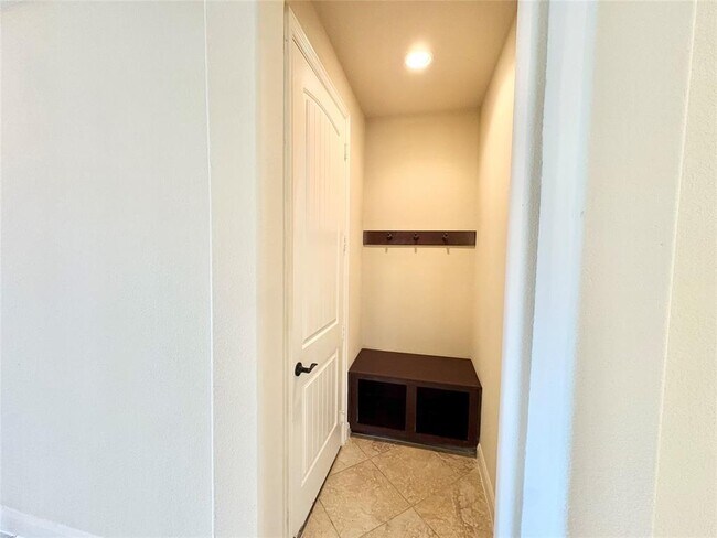 Building Photo - 21346 Huron Bend Dr