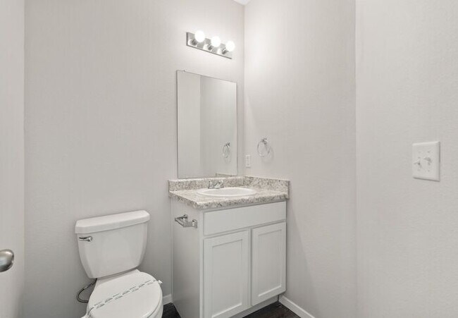 Building Photo - Discover Modern Living | Comfortable 3 Bedroom, 2.5 Bath Home with Upstairs Loft in Farmington