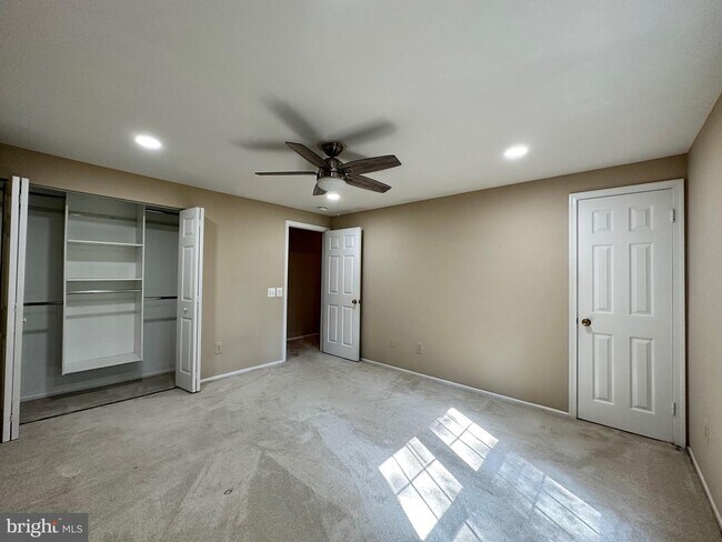 Building Photo - 6123 Martins Landing Ct