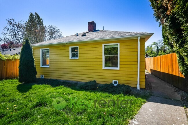 Building Photo - Clean Design and Easy Living in Seattle