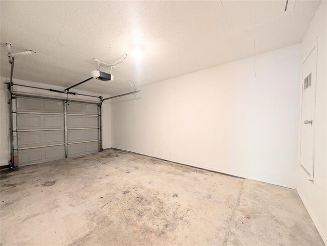 Building Photo - 2014 Redwing Way